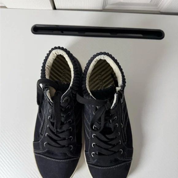 Women’s Black Tao Winner Casual Sneakers - Picture 4 of 9